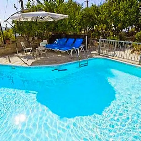 בית נופש Rose Garden Peristerona (Paphos)