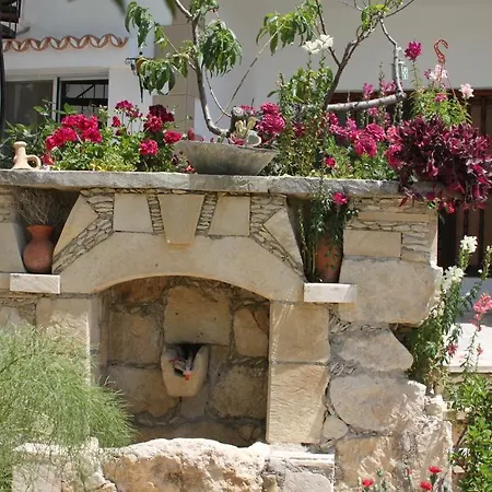 Rose Garden * Peristerona