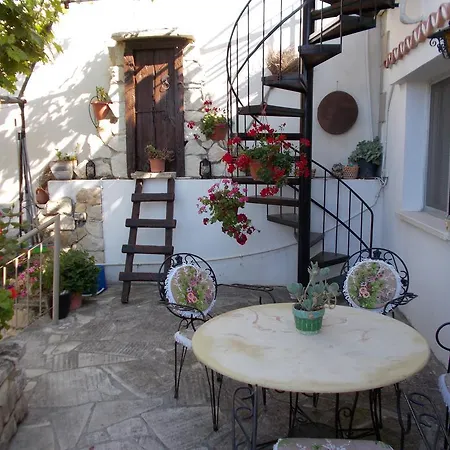 Rose Garden בית נופש Peristerona (Paphos)