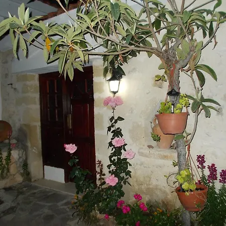 בית נופש Rose Garden Peristerona (Paphos)