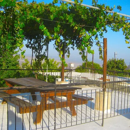 בית נופש Rose Garden Peristerona (Paphos)