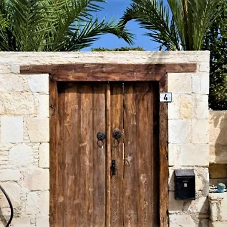 Rose Garden * Peristerona (Paphos)