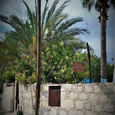 בית נופש Rose Garden Peristerona (Paphos)