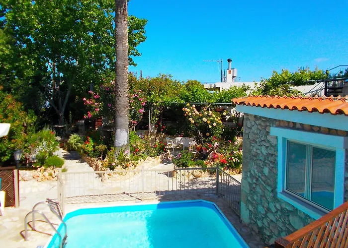 別荘 Rose Garden Peristerona