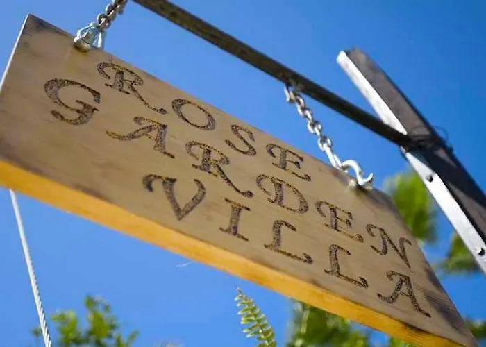 Semesterbostad Rose Garden *