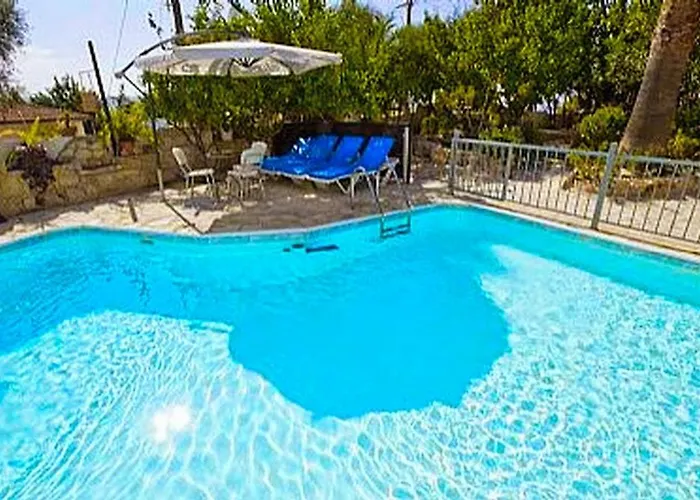 別荘 Rose Garden Peristerona