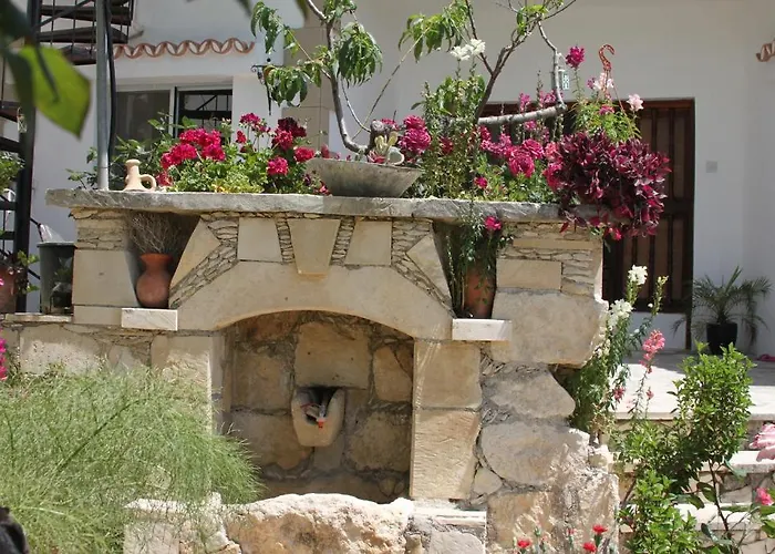 Rose Garden * Peristerona (Paphos)