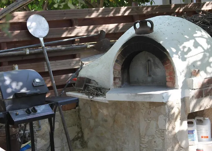 別荘 Rose Garden Peristerona