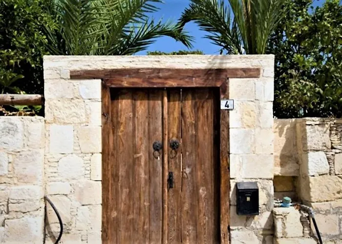 Rose Garden * Peristerona (Paphos)